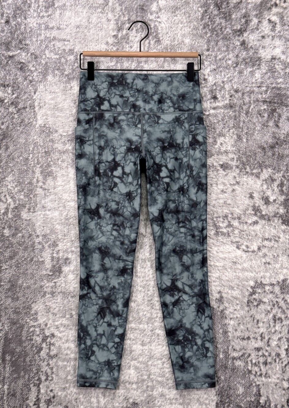 Athleta Leggings Small Womens Salutation Stash 7/8 Tight Green Tie Dye
